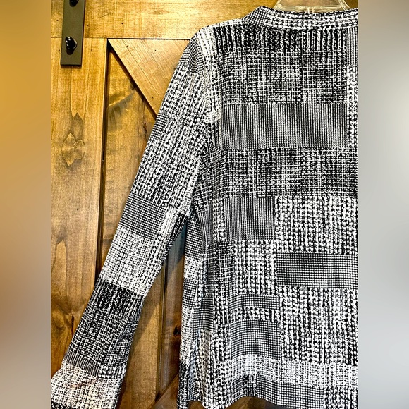 EUC Karl Lagerfeld Black & White Long Bell Sleeve Blouse - Picture 9 of 12